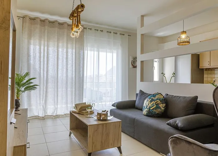 Savvas Apartamento Tolón