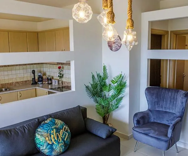 Savvas アパート トロン